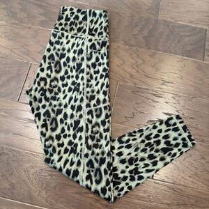 Victoria’s Secret Elevate Leopard Print High Rise Leggings Women’s 8